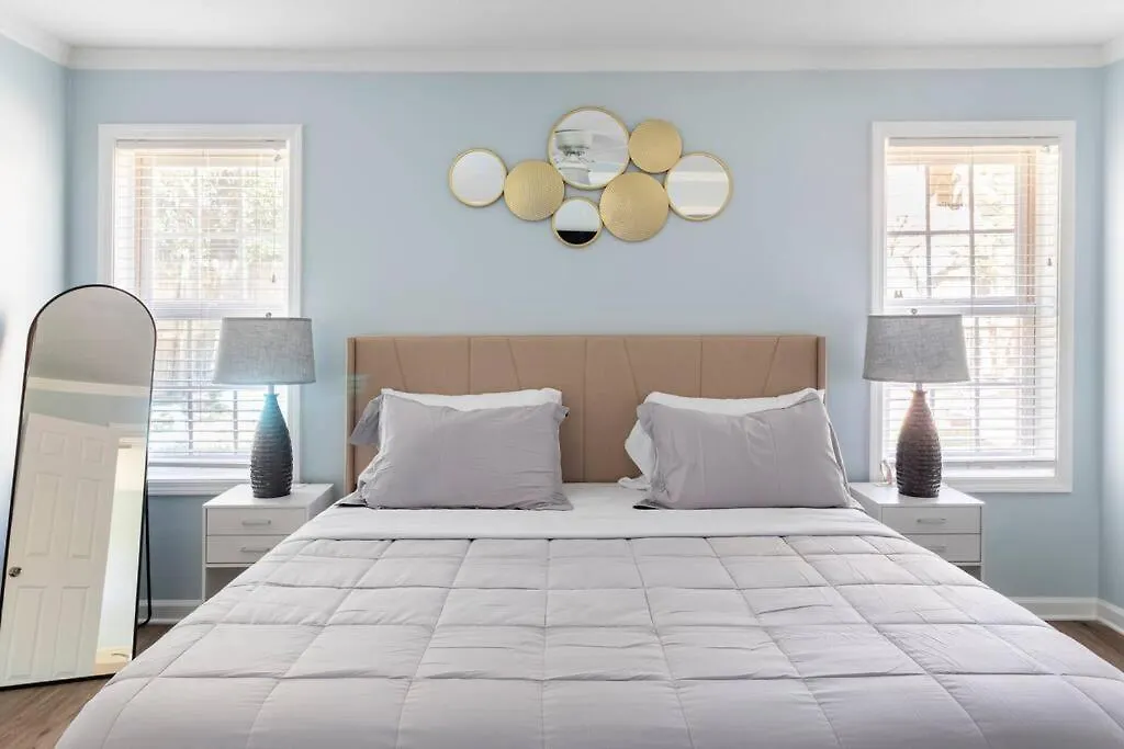 King Bed_Cozy Urban Retreat-Central Memphis